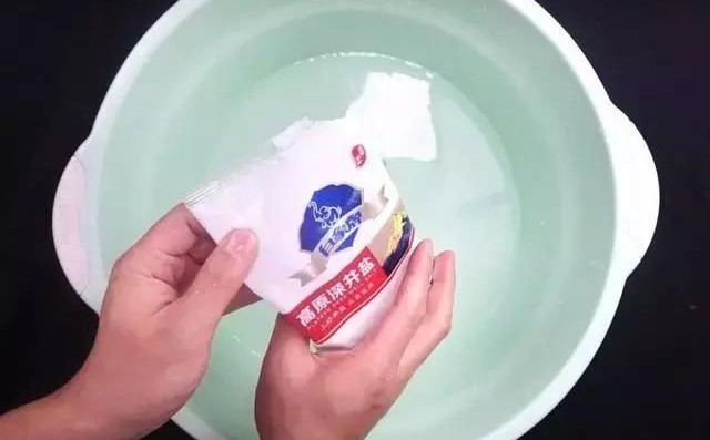鹽和醋的使用妙招！居家用鹽除草小妙招，清理灌木和植物醋的妙用