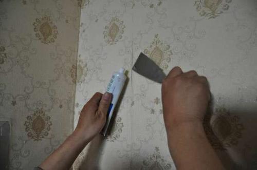 后济济墙纸裂缝修复方法 修补墙纸裂缝的注意事项 维修技巧 猴吉吉
