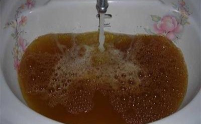 為什么清洗熱水器后水是黃色的？原因和解決辦法