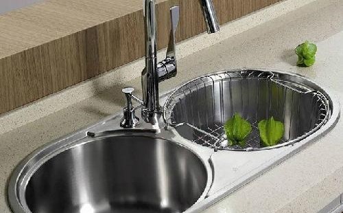 厨房水槽的安装方法和注意事项 维修技巧 猴吉吉