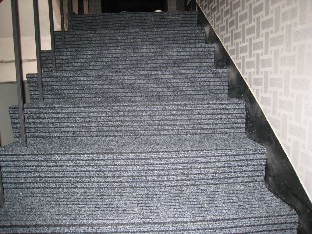 楼梯地毯的固定方法和铺地毯的要领
